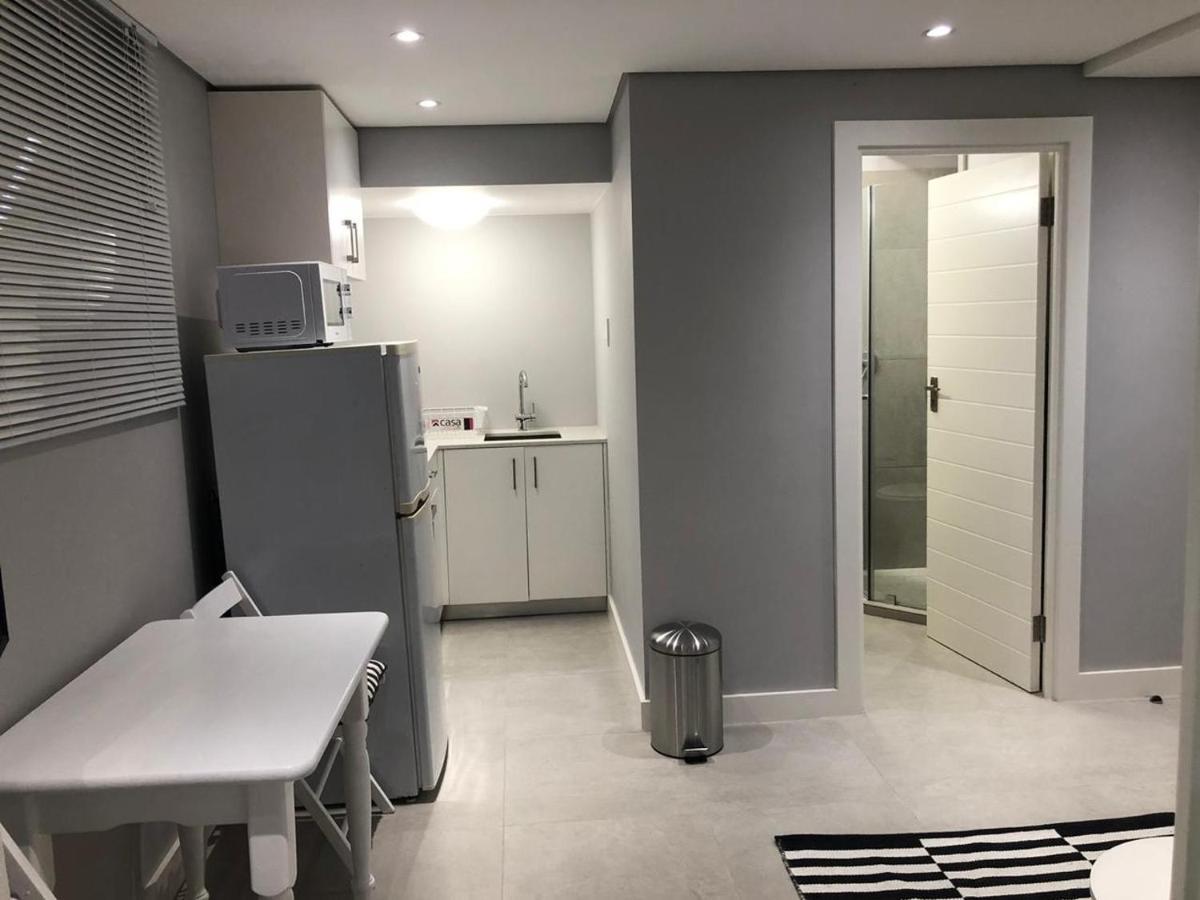 Private Bachelor Pad In Sea Point Apartment Cape Town Exterior photo